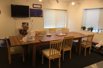 <p>Shared dining area, also cozy</p>