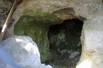 <p>Jizo and Buddha carvings in the cave at the pinnacle of the hike &nbsp;</p>