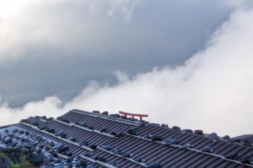 <p>Que ferions-nous sans ces belles "torii" (portes) au Japon ? - par&nbsp;Julia Wimmerlin</p>