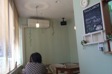 커피와 간식을 즐기시길 바란다!