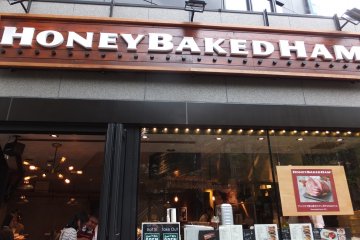 <p>Toko Honey Baked Ham, Tokyo</p>