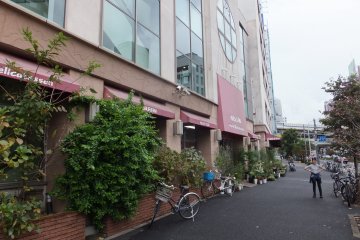 <p>Nissan World Delicatessen, Tokyo</p>