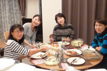 <p>Kerabat di acara makan malam Thanksgiving 2013</p>