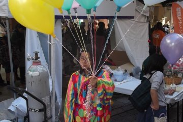 <p>Those are some big balloons!</p>