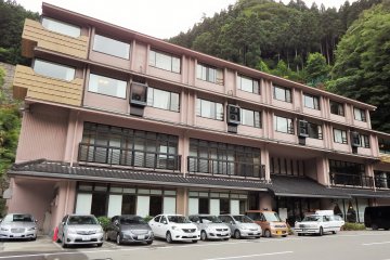 <p>The Hotel Kazurabashi has a total of 28 rooms.</p>