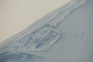 <p>Di kawah, bekas ledakan terakhir</p>