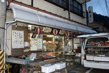 <p>Toko Kametani di bulan November
&nbsp;</p>