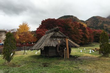 <p>There was a hut nearby with water that seems to flow out from the bottom.</p>