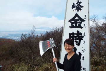 <p>Miwa dengan kapak Kintaro</p>