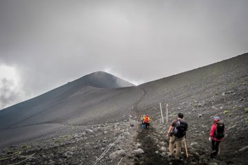 <p>Descending Gotemba Trail</p>