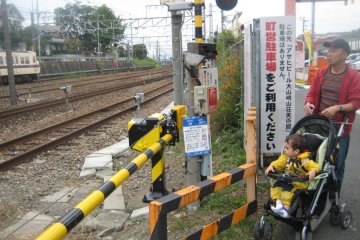 <p>Crossing in front of Yamazaki Distillery - a delight for train afficiondos too</p>