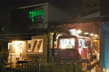 Food cart, plus indoor/outdoor cafe seating