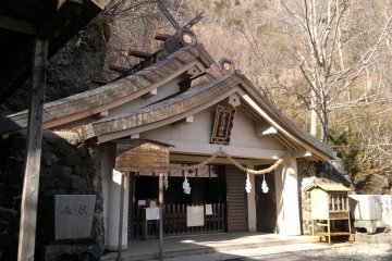 <p>Okusha, the last and the highest shrine of Togakushi Jinja Shrine which&nbsp;worships the deity who threw the stone door and lured the Goddess of Sun away from her hideout. The shrine itself is surprisingly small, nevertheless it attracts many visitors who enjoy the fantastic scenery on the verge of Mt. Togakushi's&nbsp;steep mountainside.</p>