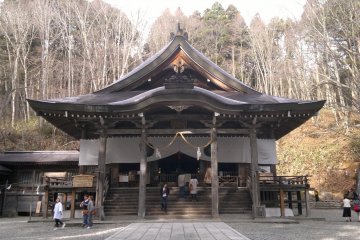 <p>Main hall of Chusha Shrine.</p>