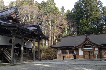 <p>View of the main hall and the shamusho.</p>