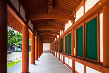 <p>Cloister at Yakushiji Temple</p>