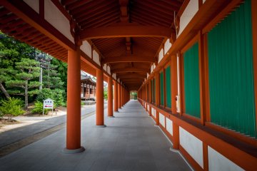 <p>Cloister at Yakushiji Temple</p>