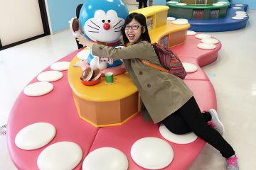 <p>You can also take photos at the library filled with comic books drawn by Fujiko-sensei.</p>