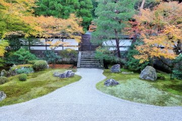 <p>The foliage here is a nice alternative to the much more hectic grounds of Tofuku-ji down the hill</p>