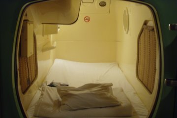 <p>A l'int&eacute;rieur d'une cabine</p>