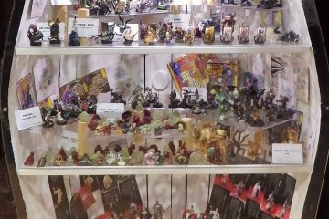 <p>Bahkan pengunjung yang tidak tertarik dengan animasi Jepang pun akan menemukan banyak display di sini yang menarik</p>