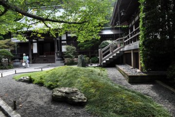 Front temple courtyard