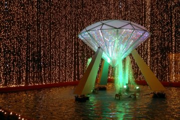 <p>A diamond inside the Niagara. Calming and regal music is played throughout this area.</p>