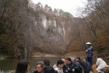 <p>On the way back to the starting point, the skipper will serenade you with a folk Japanese song about Geibi.</p>