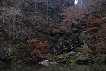 <p>"Kotokei" (Ancient Peach Gorge), my favorite part of the whole cruise. I still can't believe that I saw this scenery of ravine cuts in real life, not from a painting!</p>