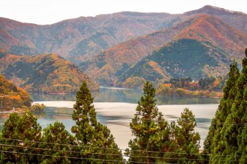 <p>Pemandangan sudut timur danau</p>
