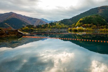 <p>Selain menyuguhkan pemandangan yang sangat indah, danau ini memegang peranan penting sebagai sumber air dan energi untuk kota Tokyo</p>
