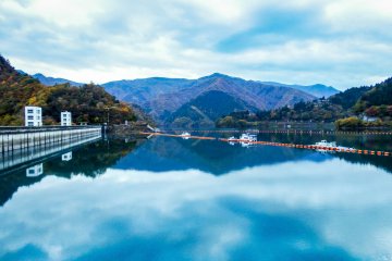 <p>With fading daylight the evening shade cast a deep blue tone over the lake</p>
