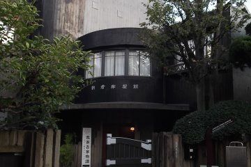 <p>The entrance from the street</p>