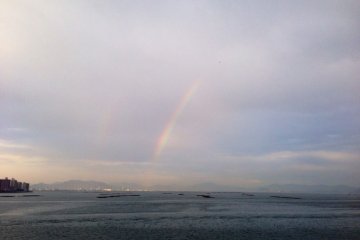 <p>Quelques gouttes de pluie on suffit &agrave; nous offrir un arc en ciel</p>