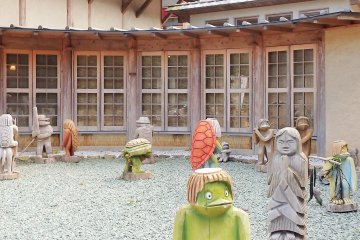 <p>Le mus&eacute;e se trouve &agrave; 30 min en voiture de Shimantocho-chuo Interchange sur la Kochi Expressway. Il est &agrave; 45 min &agrave; pied de la Station JR Utsuigawa sur la ligne Yodo de Shikoku et &agrave; 2 km du Kaiyodo Hobby Museum</p>
