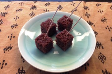 Grandpa said this place is no 1 for Murasame. It is the ideal snack to go with tea as it is not too sweet.
