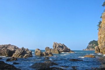 The next cove to the north of the smooth rock beach