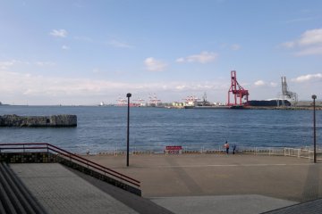 Teluk Osaka yang tenang dan cantik