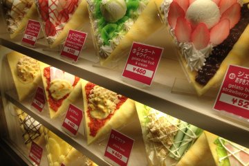 <p>Whole wide selections of crepes in Harajuku.</p>
