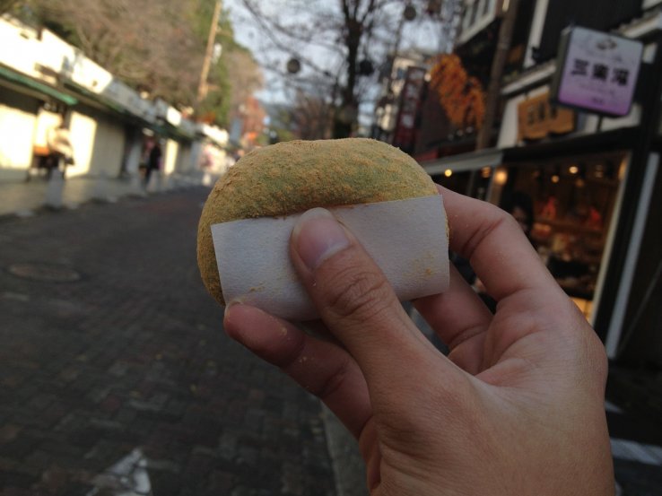 <p>Yomogi mochi before visiting Nara Park.</p>
