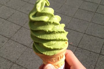 <p>Matcha soft ice cream.</p>
