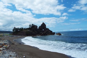 <p>Batu Jendela.</p>
