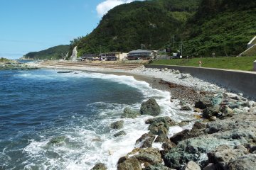 <p>Sepanjang pantai Semenanjung Noto Utara</p>
