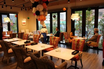 <p>The main dining room.</p>
