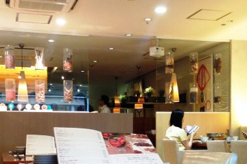 Their tasty yet healthy menu attracts a calm yet well heeled crowd.