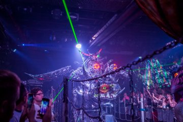 <p>Giant robot attacking with laser beams</p>
