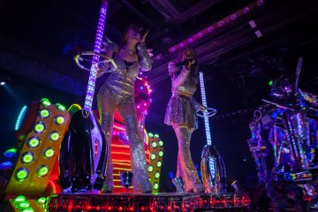 <p><span style="line-height: 20.8px;">Vocal performers on another float</span></p>
