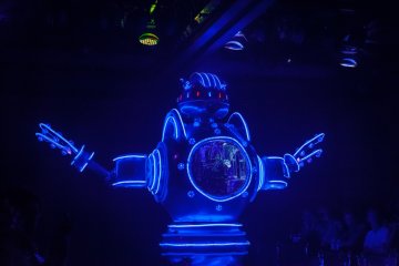<p>Giant robot</p>
