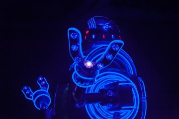 <p>Giant robot</p>

