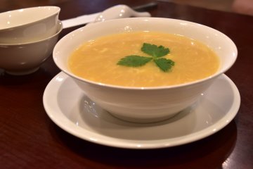 <p>Corn and egg soup</p>
